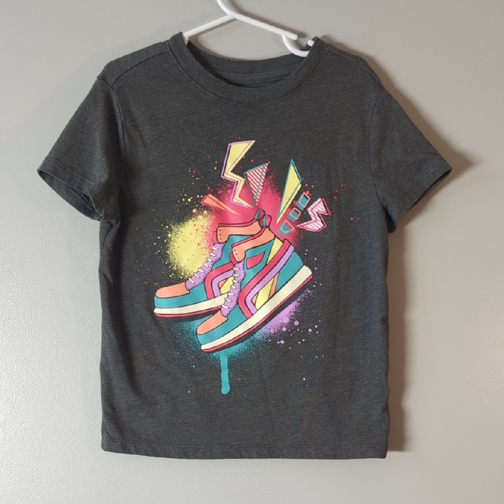 Graphic kids tee, boys size XS